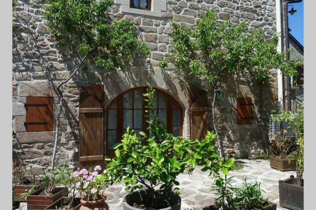La Grange De Salvaneix Gite Pour 15 Personnes 7 Chambres Avec 6 Sdb-6Wc Sarran Buitenkant foto